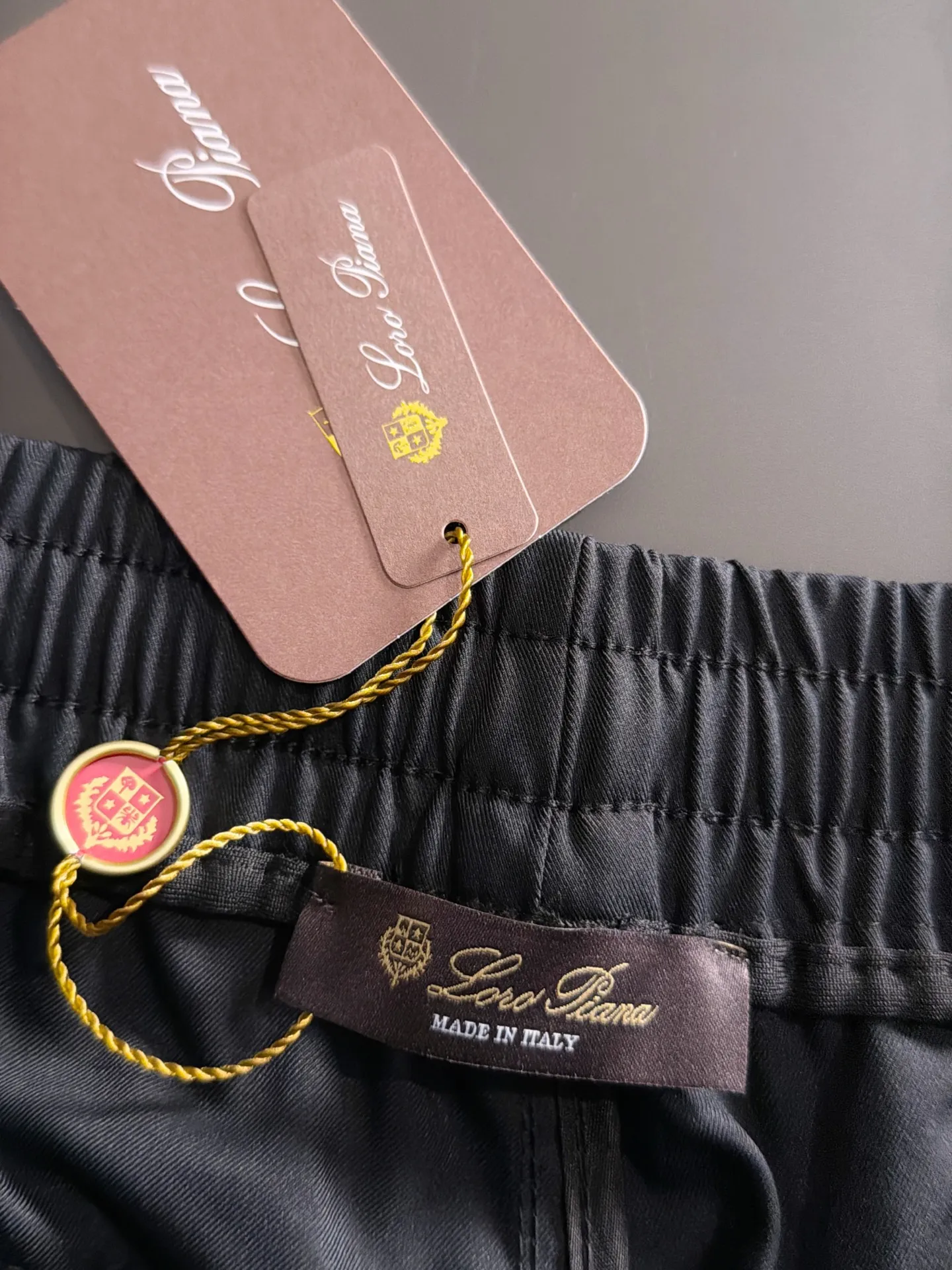 Next day shipment LP high quality Loro Piana 26ss autumn and winter new high-quality trousers Compare real-life details at will A perfect choice for autumn and winter. A must-have item. Sizes: M to 3XL (please state your height and weight when placing an order)